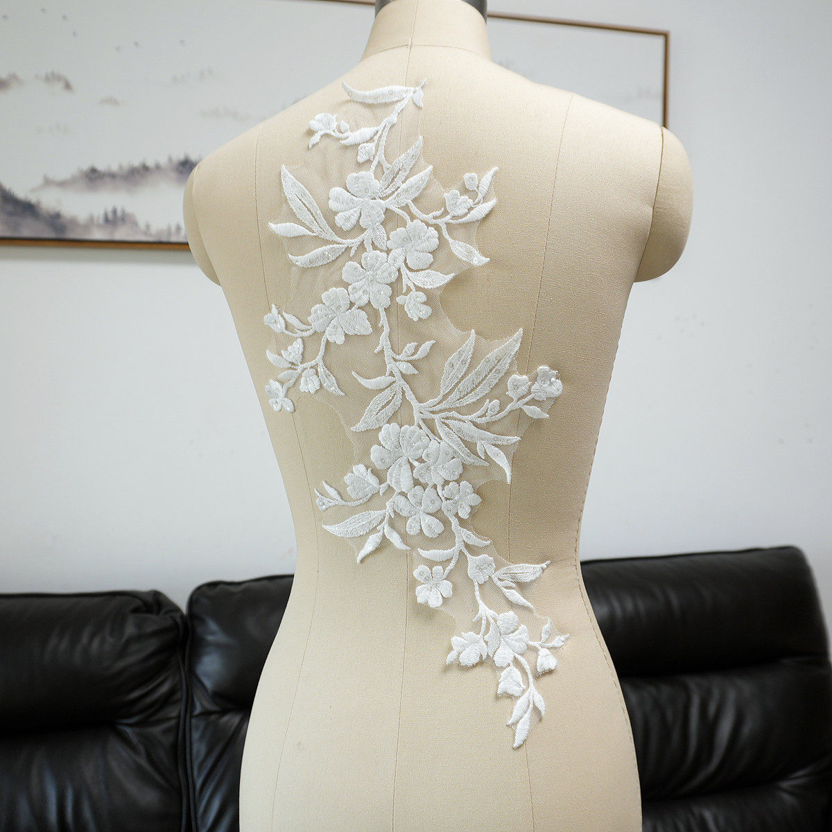 Białe kwiatowe aplikacje z cek – Craft Embellishments recenzja i cena