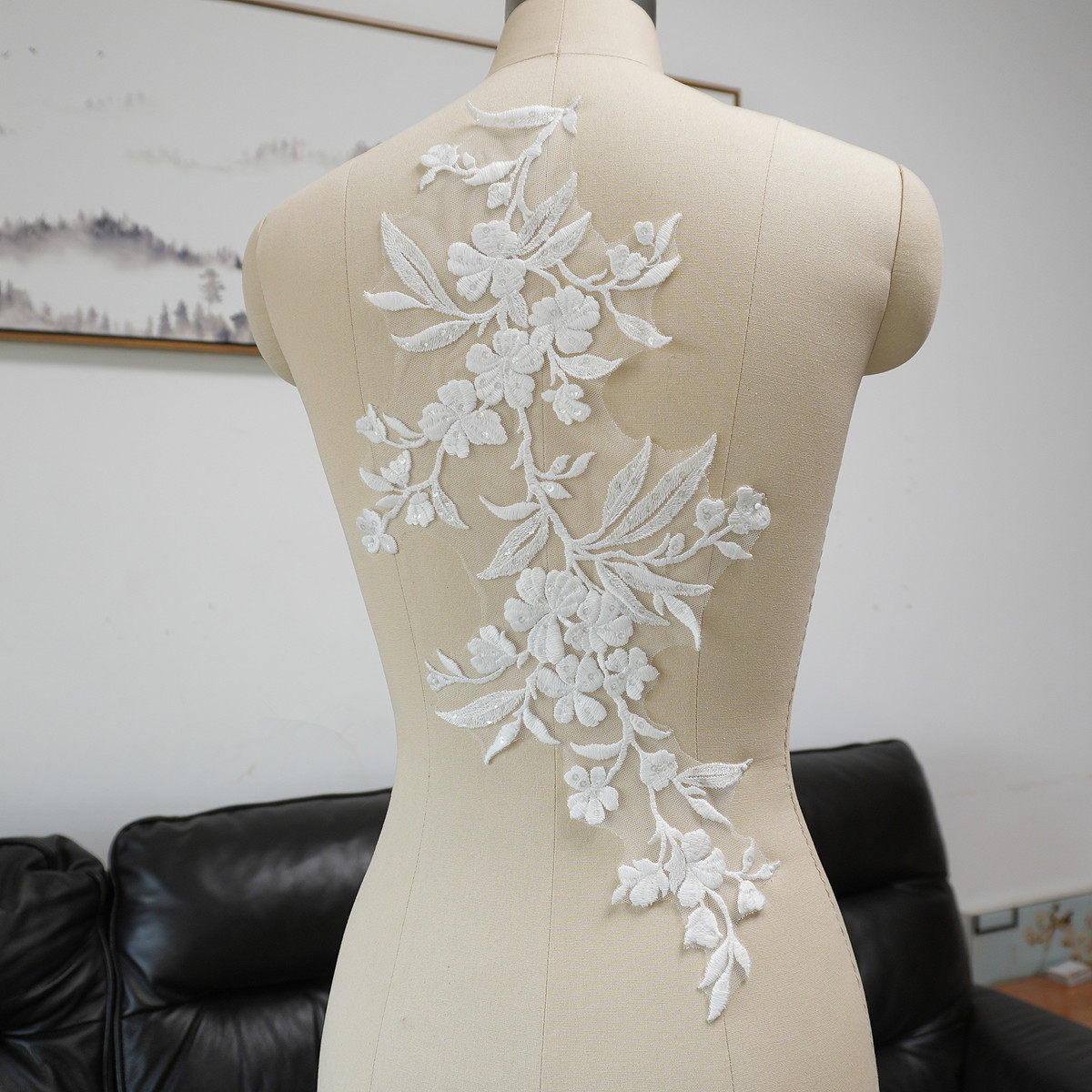 Białe kwiatowe aplikacje z cek – Craft Embellishments recenzja i cena
