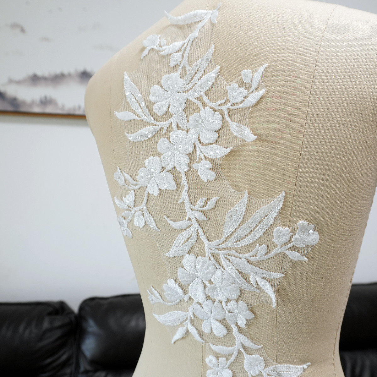 Białe kwiatowe aplikacje z cek – Craft Embellishments recenzja i cena